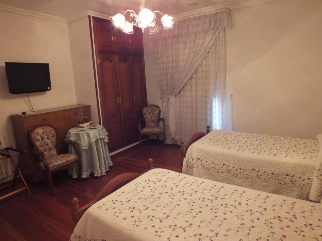 Hotel Pousada Vicente Risco Castro Caldelas Ruang foto