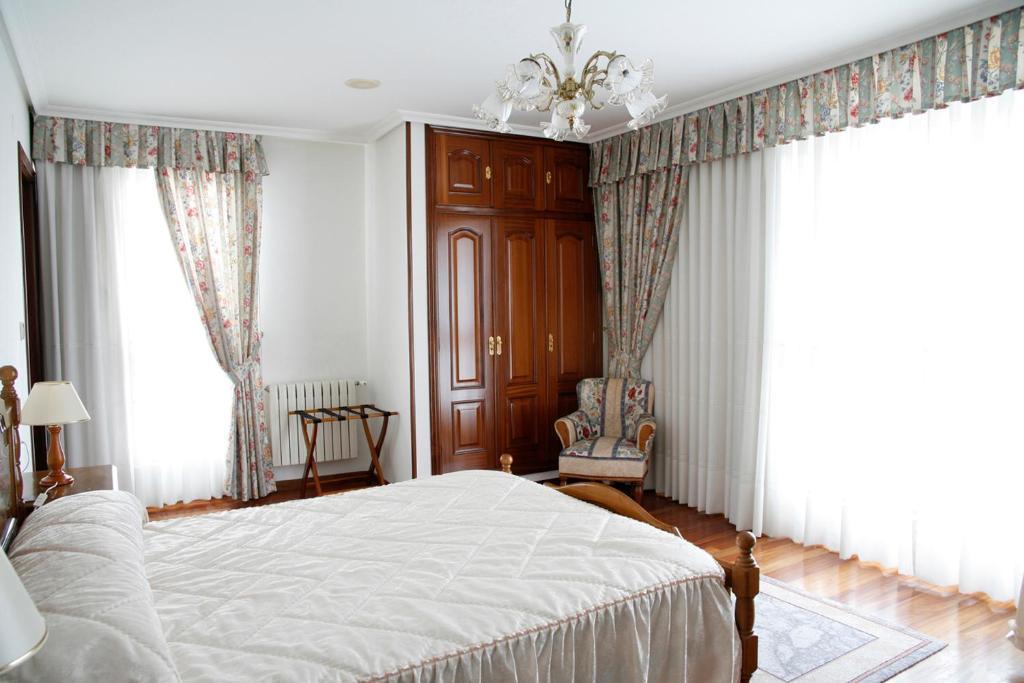 Hotel Pousada Vicente Risco Castro Caldelas Bagian luar foto